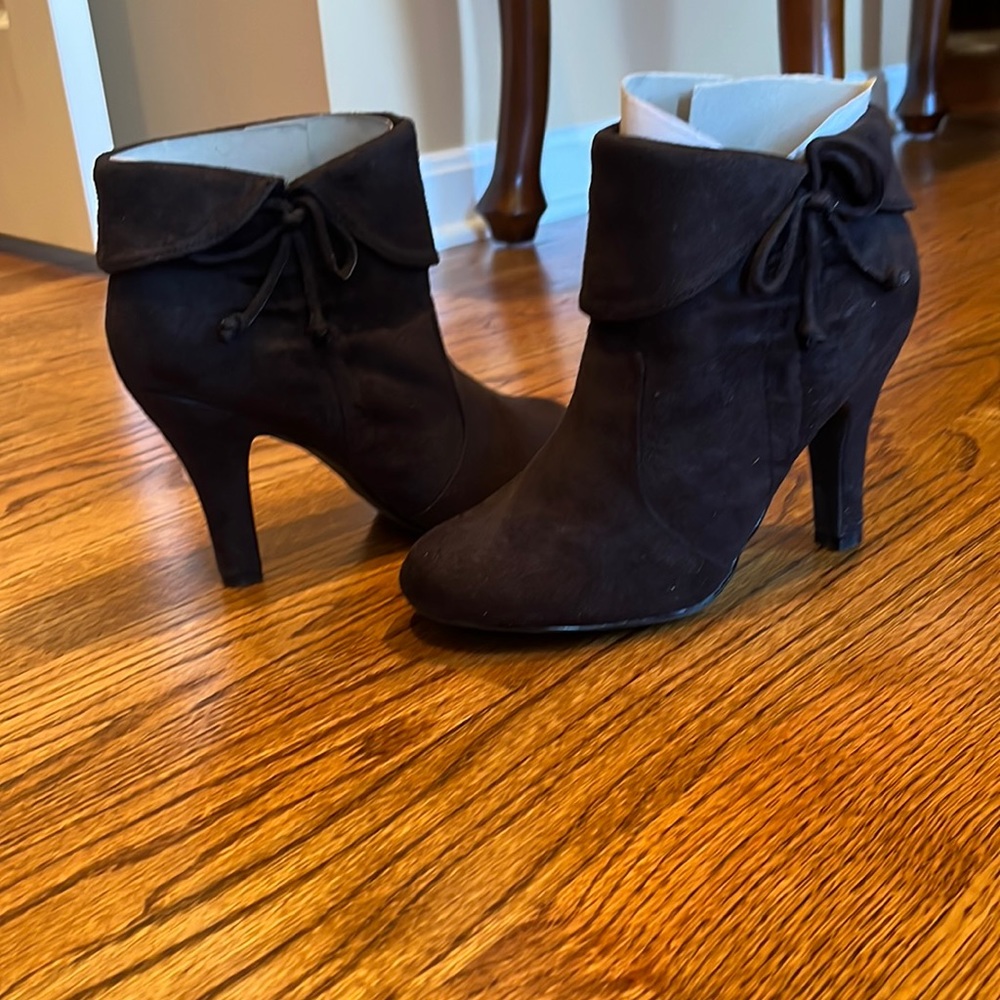 R2 Mae booties